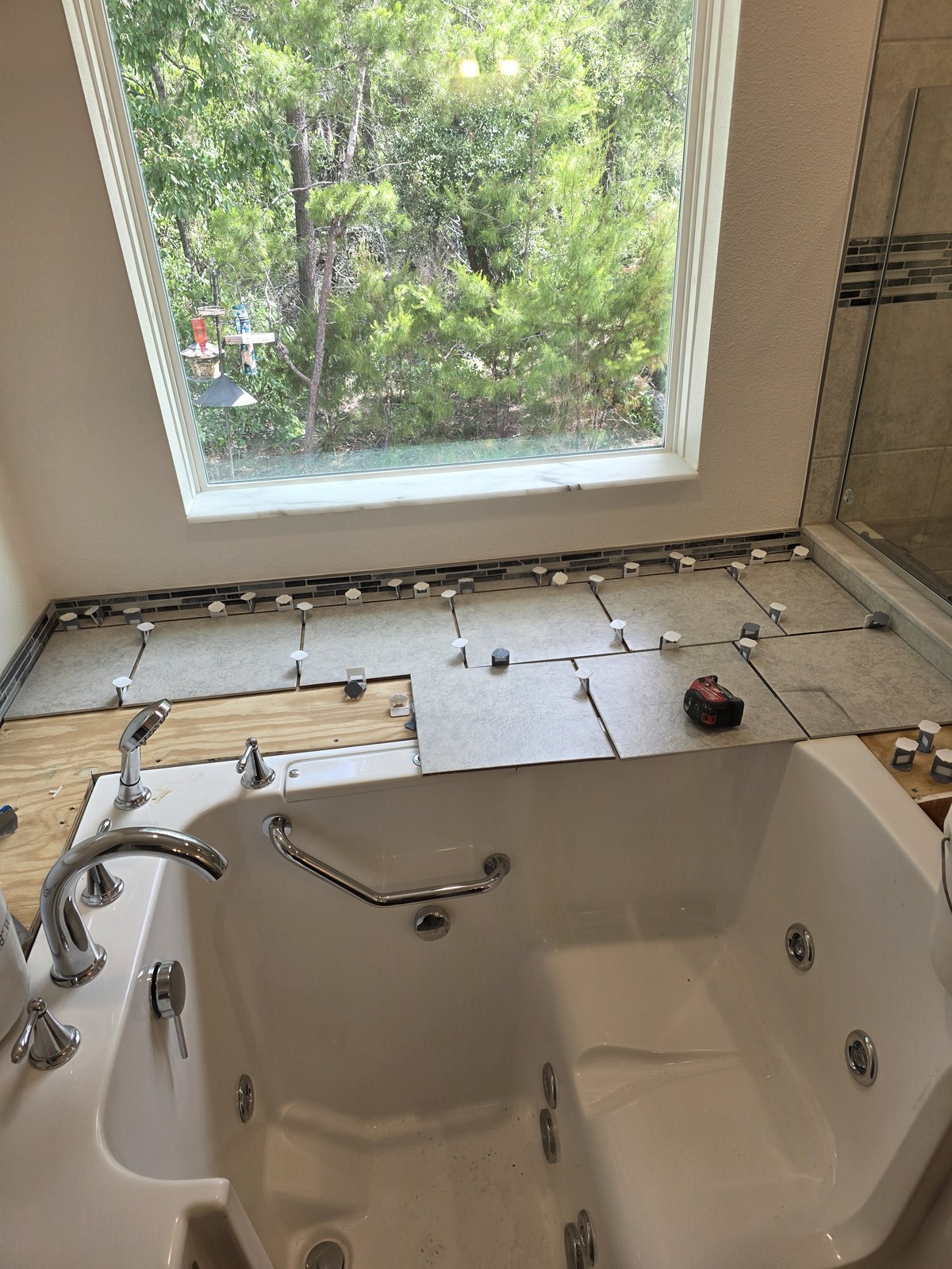 Tile surround installation around a walk-in bathtub